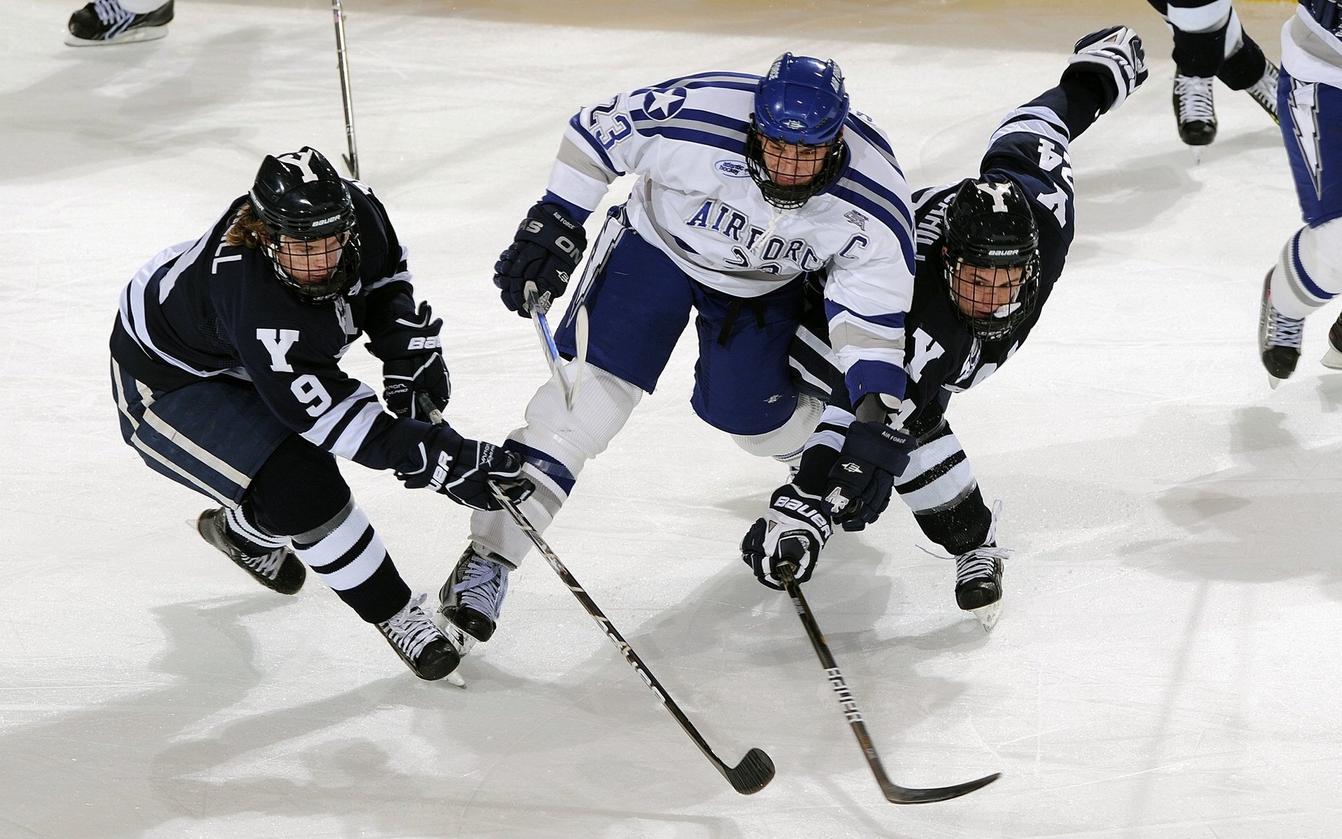 “战术对决:布置与应变中的精彩瞬间”,战术队伍